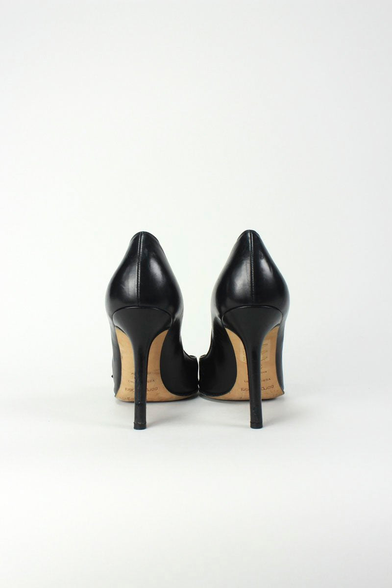 SERGIO ROSSI Pumps With Buckle Accents - 37.5 IT | 7.5 US
