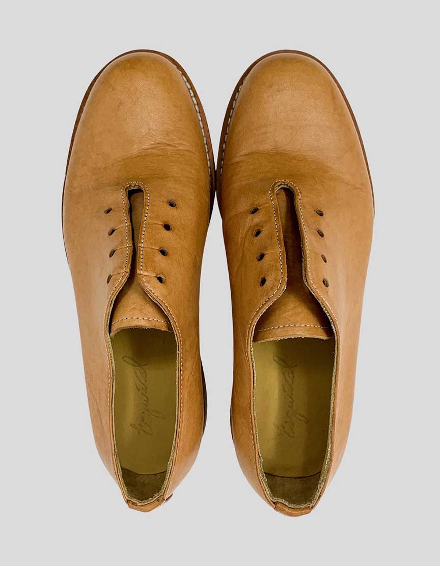 Esquivel Tan Leather Laceless Oxfords With Stacked Heels - 6 US