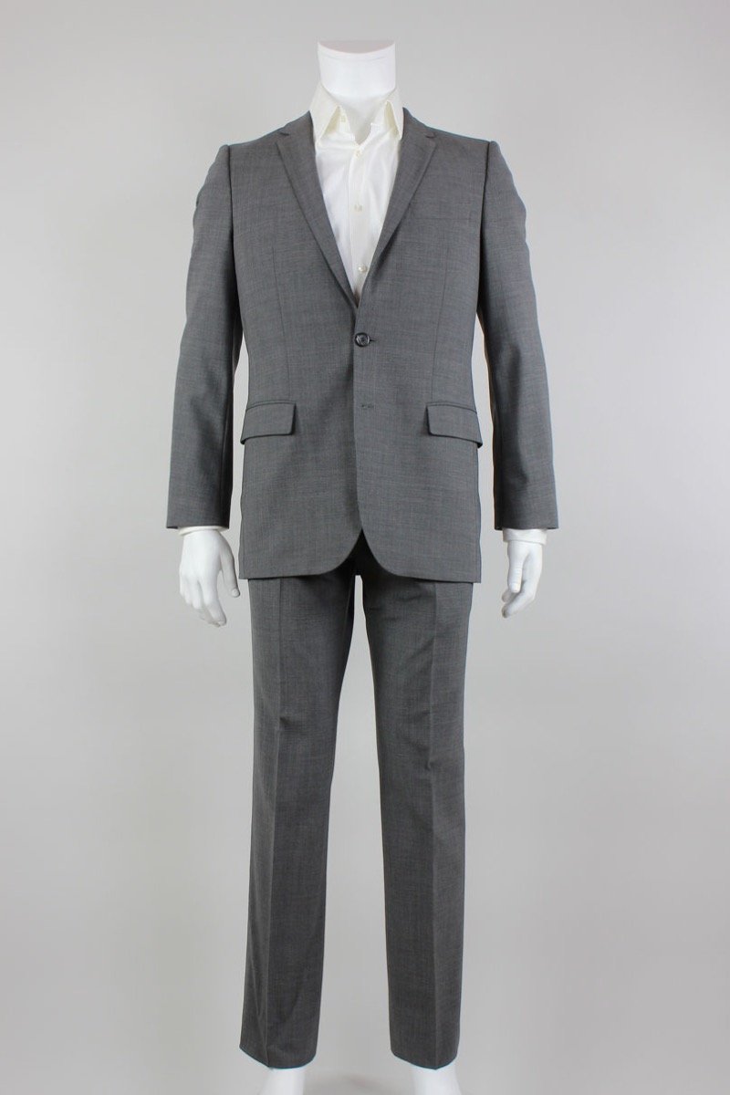 Hugo Boss Red Label Light Weight Wool Two Button Front Double Vent Suit Jacket With Flat Front Pants 36R
