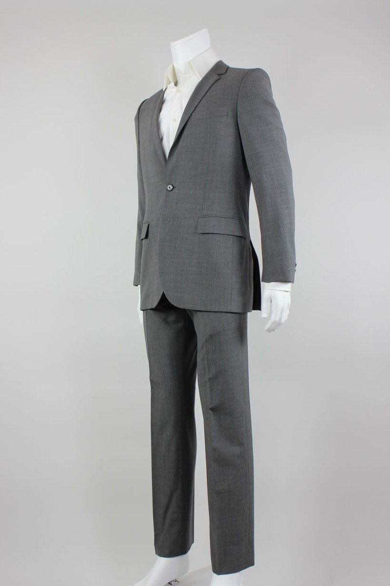 Hugo Boss Red Label Light Weight Wool Two Button Front Double Vent Suit Jacket With Flat Front Pants 36R