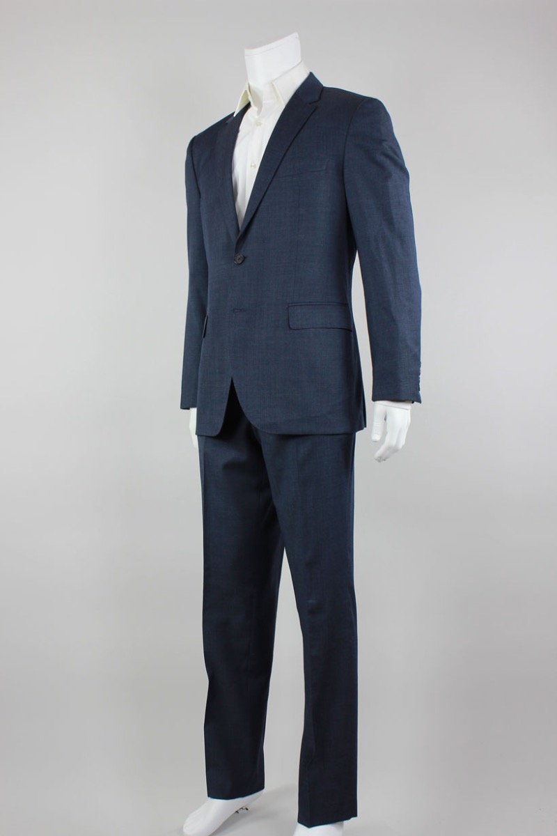 Boss Hugo Boss Light Weight Blue Suit Two Button Double Back Vent Suit Jacket With Flat Front Pants 42R