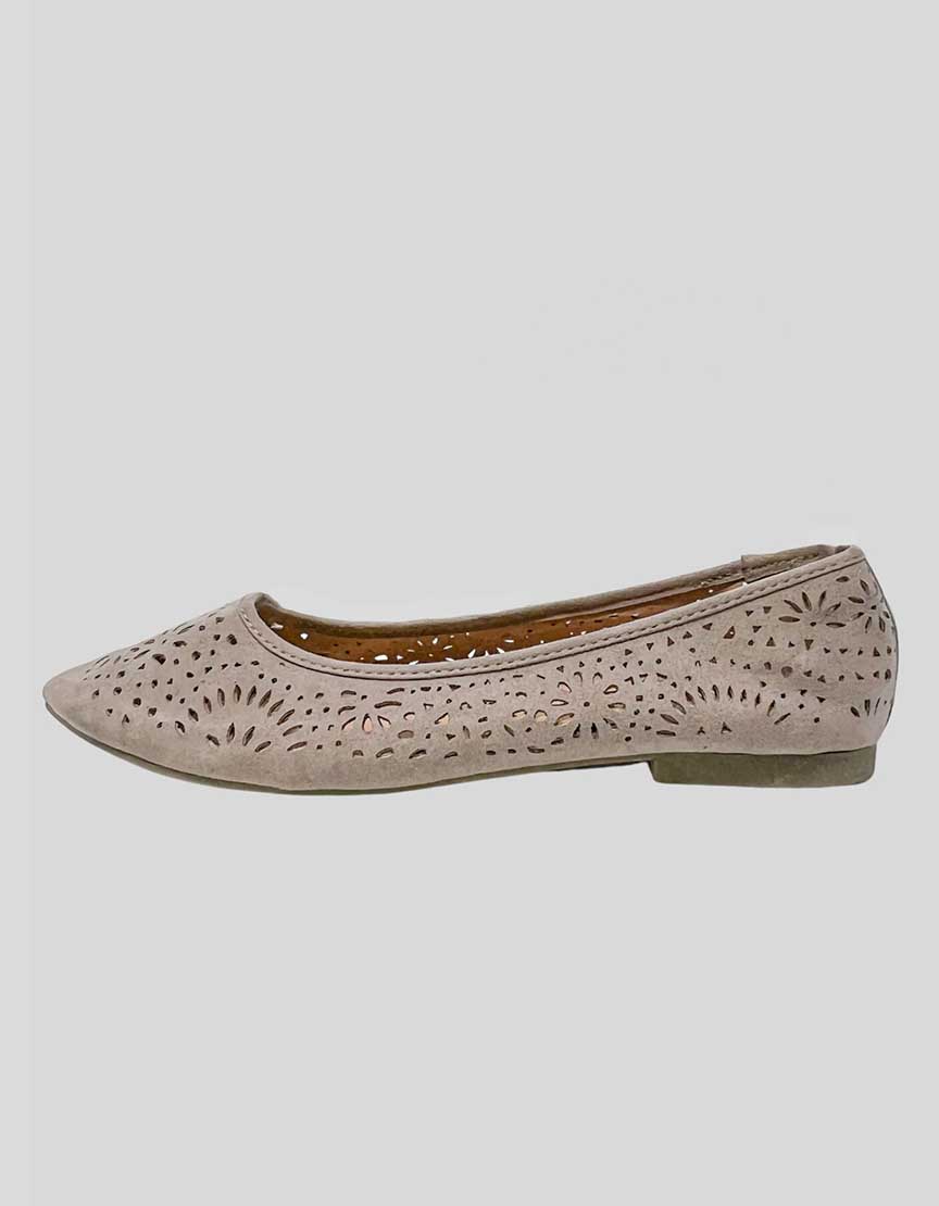 Unionbay grey suede cutout pointed flats US – LuxAnthropy