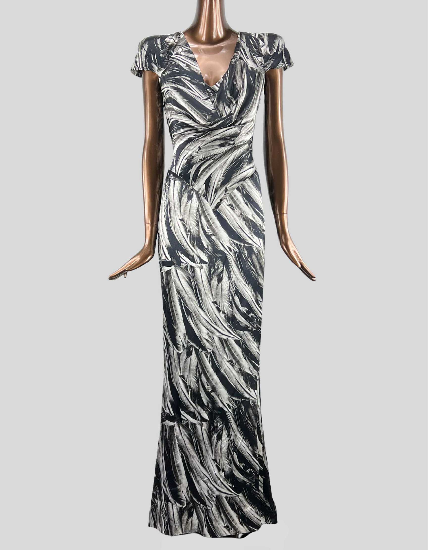 ALEXANDER MCQUEEN Gown - 44 IT | 8 US ALEXANDER MCQUEEN Gown - 44 IT | 8 US