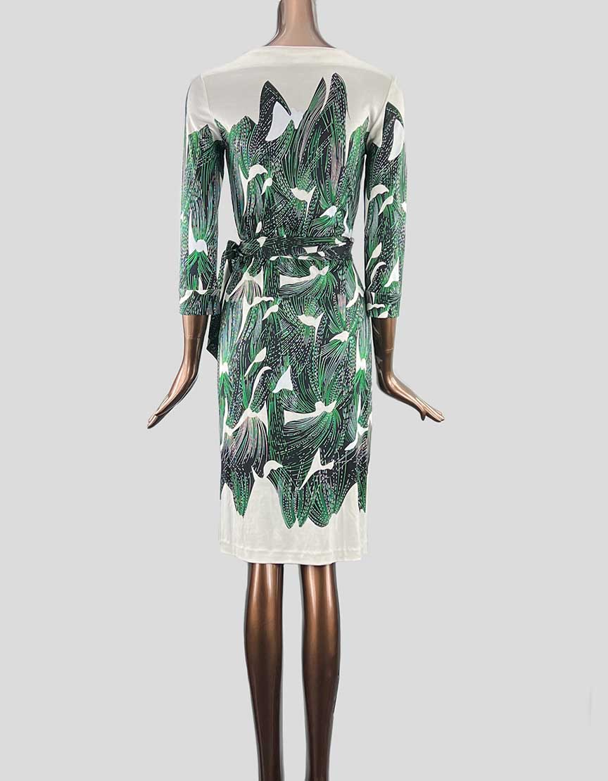 Diane von Furstenberg V-Neck Wrap Dress - 4 US