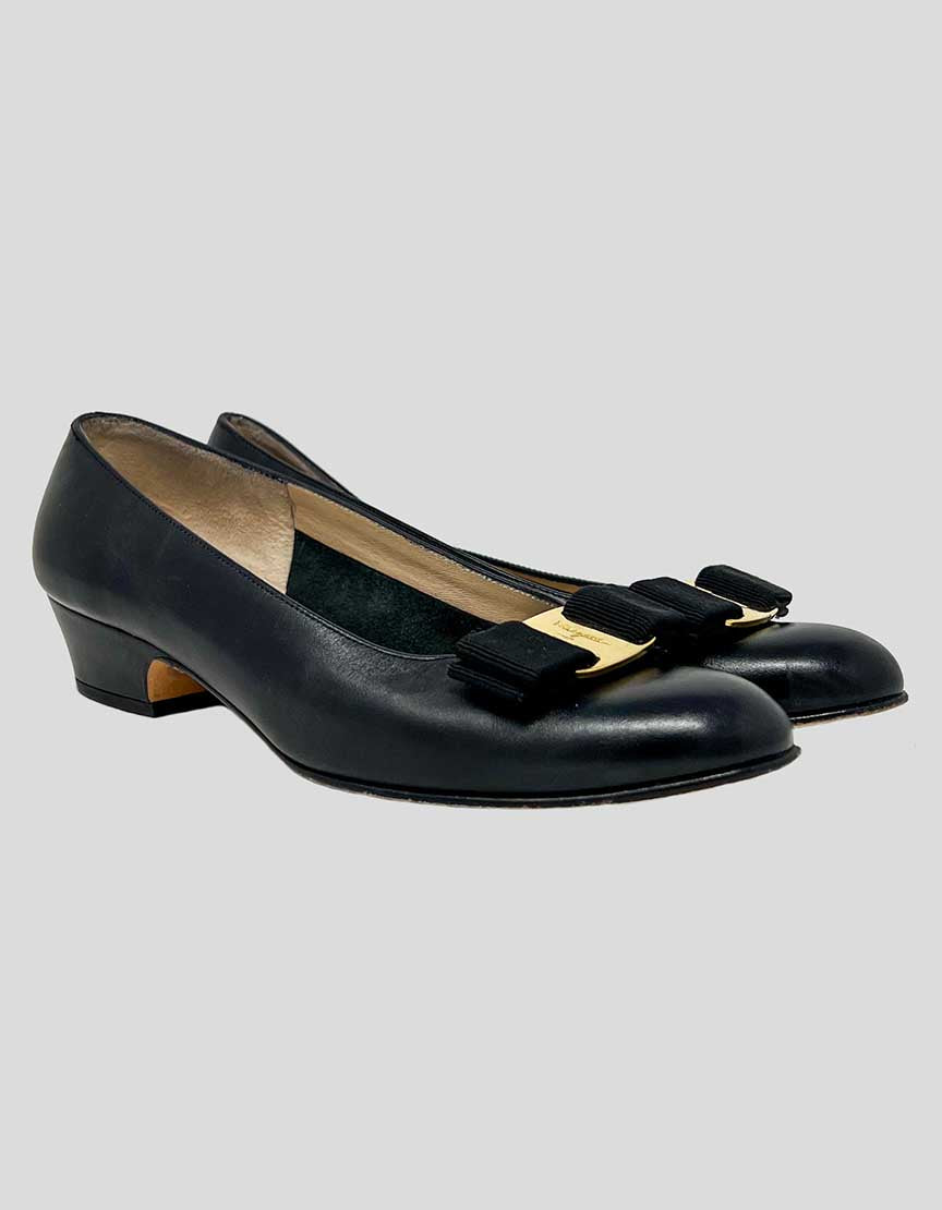 SALVATORE FERRAGAMO Vara Bow Accent Leather Pumps - 6.5 US