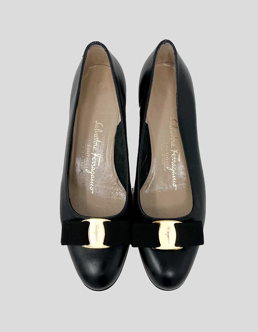 SALVATORE FERRAGAMO Vara Bow Accent Leather Pumps - 6.5 US
