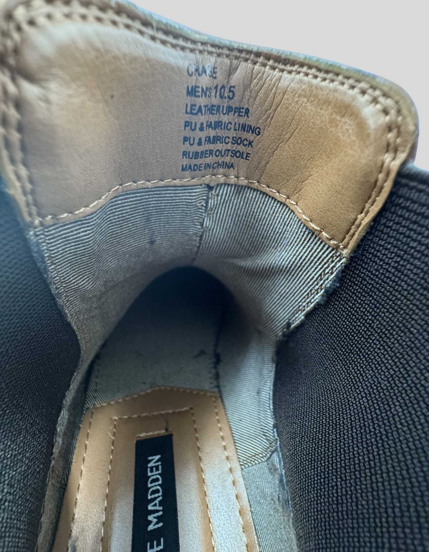 STEVE MADDEN Chelsea Boot - 10.5 US