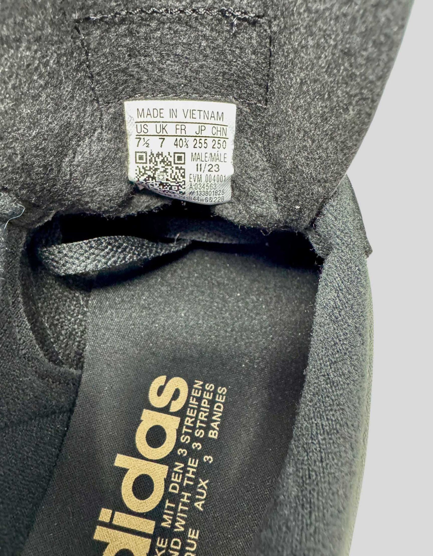 ADIDAS Samba Sneakers w/ Tags - M 7.5 US | W 9 US