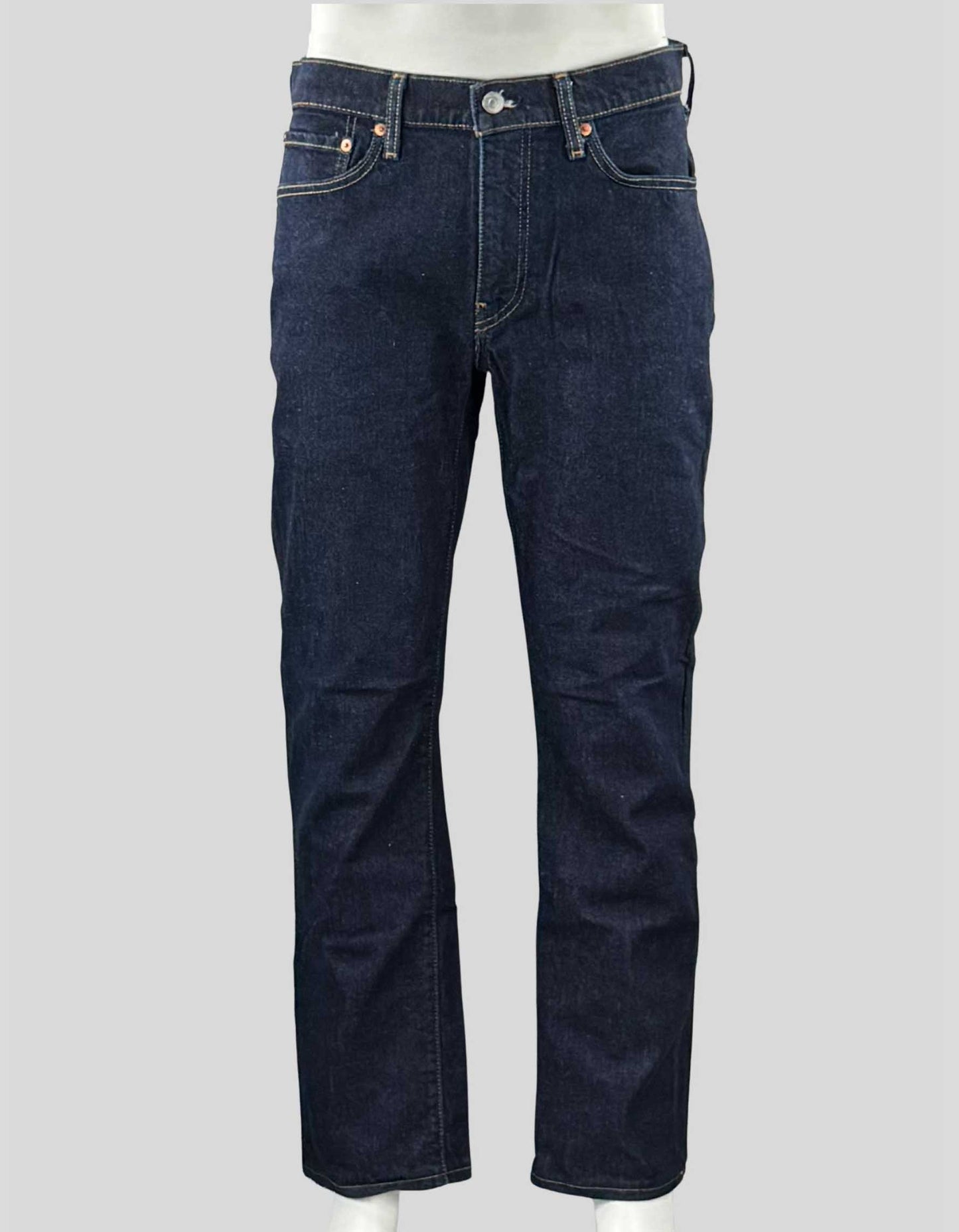 Levi's 514 5-pocket jeans, featuring a straight-leg fit. Dark wash.