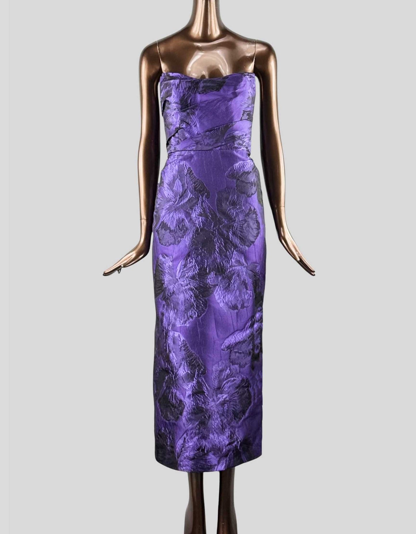 AMSALE Floral Strapless Cocktail Dress with purple on purple floral pattern. Semi-sweetheart neck. Column silhouette. Strapless. Open back. Concealed back zip closure.