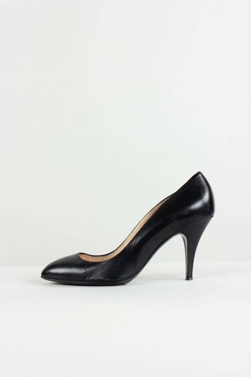 Barney's New York CO-OP  Round Toe Pumps - 39 IT | 9 US