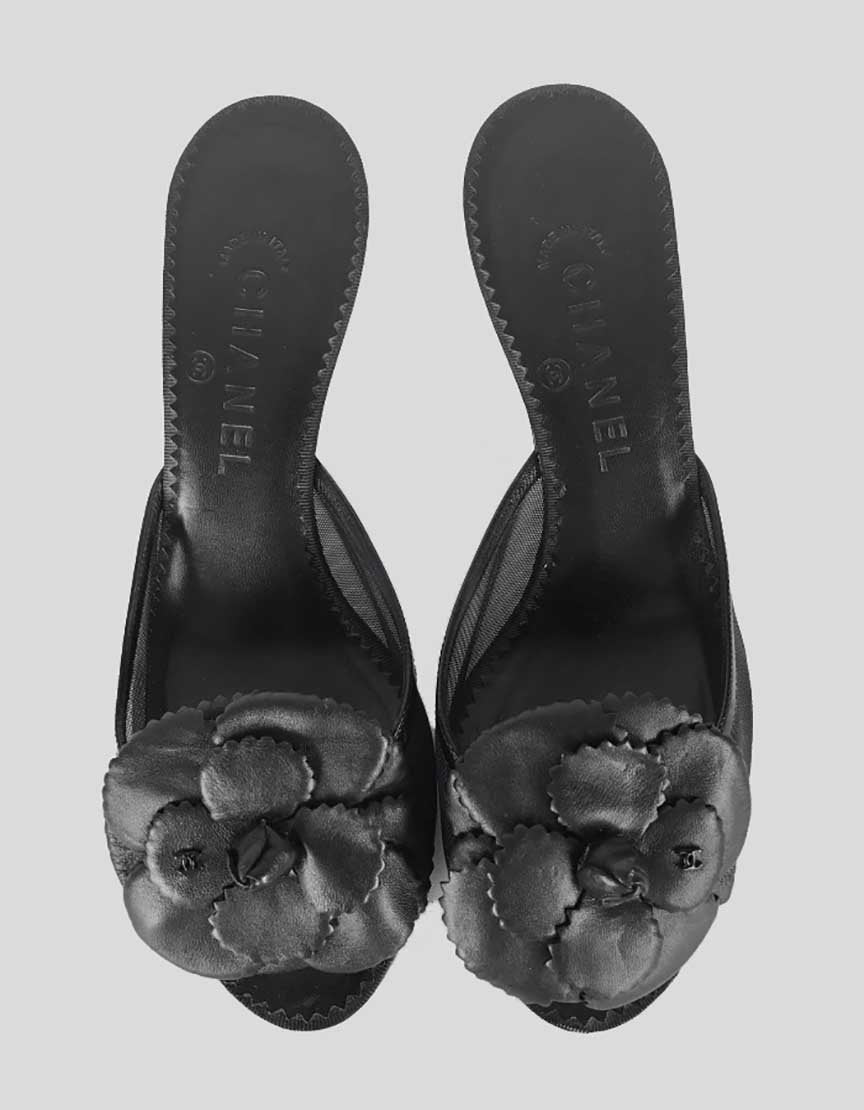 Chanel Open Toe Black Kitten Heel Mules With Black Leather Flower Design At Toe 38.5 It