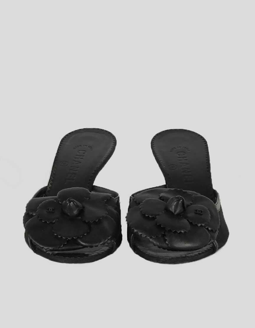 Chanel Open Toe Black Kitten Heel Mules With Black Leather Flower Design At Toe 38.5 It