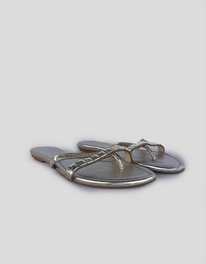 Vince Camuto Signature Silver Flip Flop Sandals - 38 IT