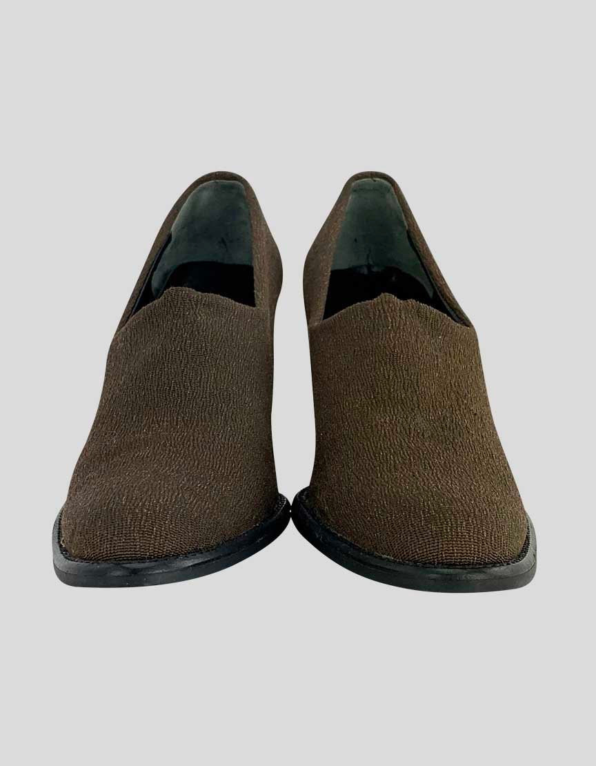 Robert Clergerie Brown Fabric Round Toe Pumps - 8 US