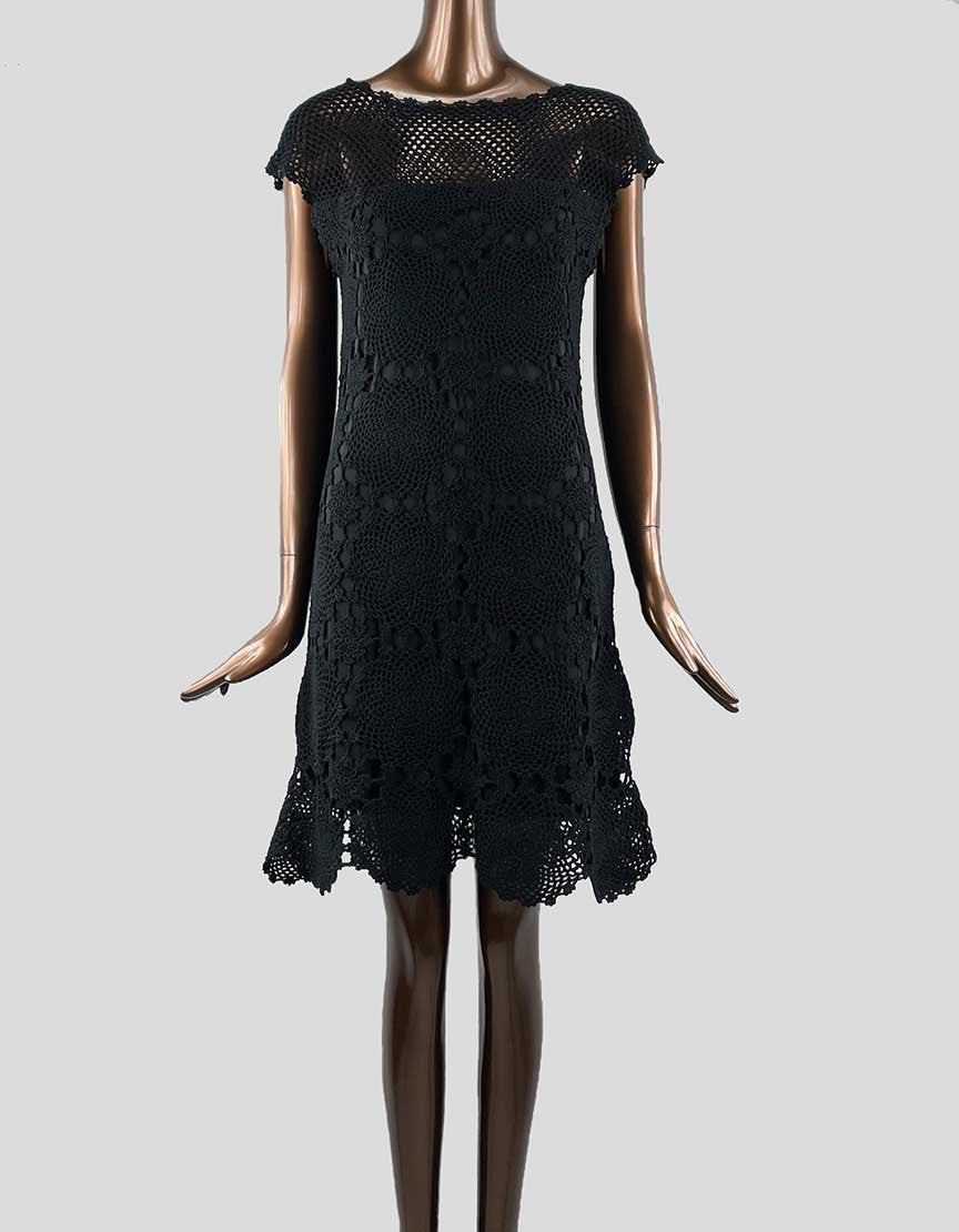 Trina Turk Black Crochet Knit Sheath Dress With Cap Sleeves - Large LuxAnthropy Trina Turk Black Crochet Knit Sheath Dress With Cap Sleeves - Large LuxAnthropy