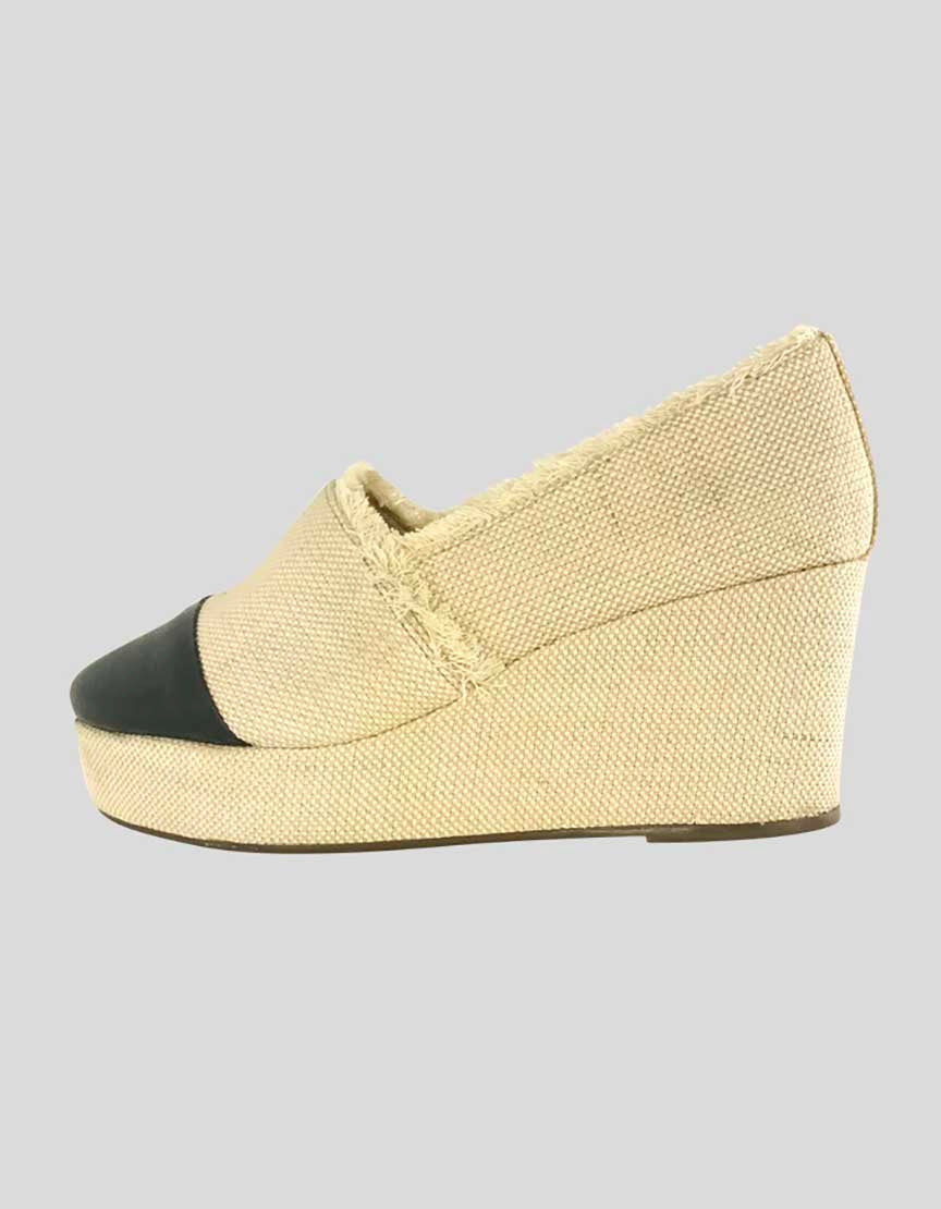 Schutz Two Tone Platform Closed Toe Canvas Shoes With Fringe Detail At Vamp And Black Leather Toe Size 6.5B US