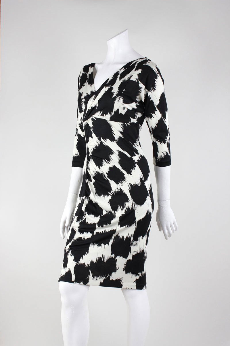 Diane Von Furstenberg Knee Length V-Neck Print Dress - 6 US