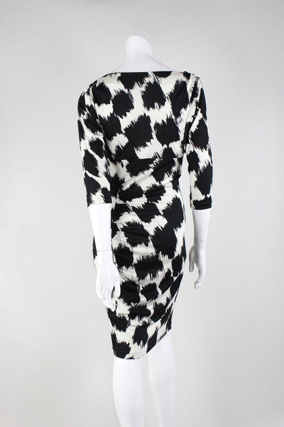 Diane Von Furstenberg Knee Length V-Neck Print Dress - 6 US