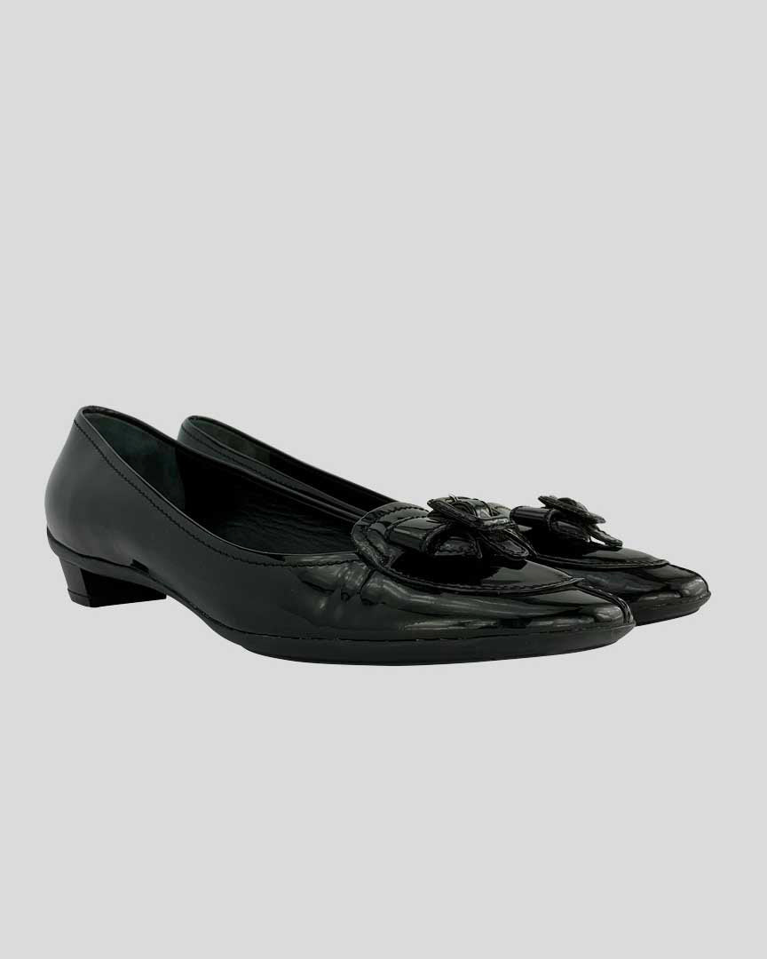 Miu Miu Women's Black Patent Leather Round Toe Flats With Bow Accent At Vamp Stacked Heel And Rubber Sole 39 It