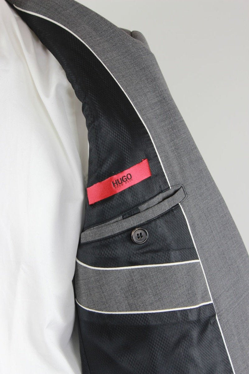 Hugo Boss Red Label Light Weight Wool Two Button Front Double Vent Suit Jacket With Flat Front Pants 36R