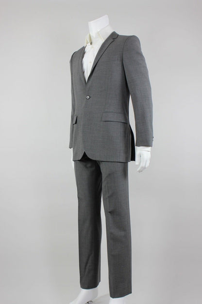 Hugo Boss Red Label Light Weight Wool Two Button Front Double Vent Suit Jacket With Flat Front Pants 36R