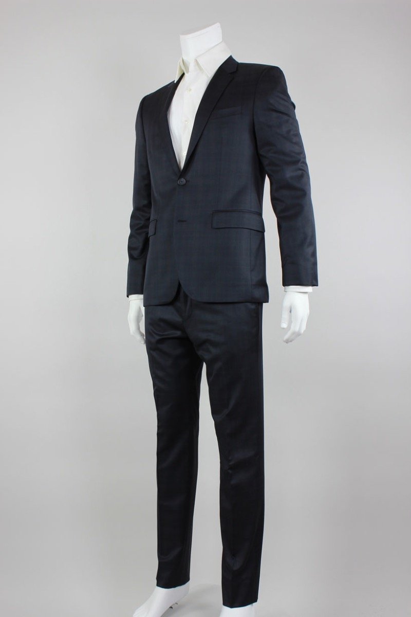 Hugo Boss Light Weight Wool Navy Blue Two Button Single Back Vent Suit Jacket With Flat Front Pants 38R