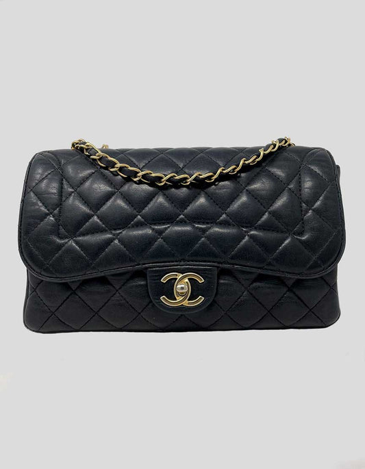 Chanel Medium Single Flap Bag In Black Diamond Quilted Leather Bag
