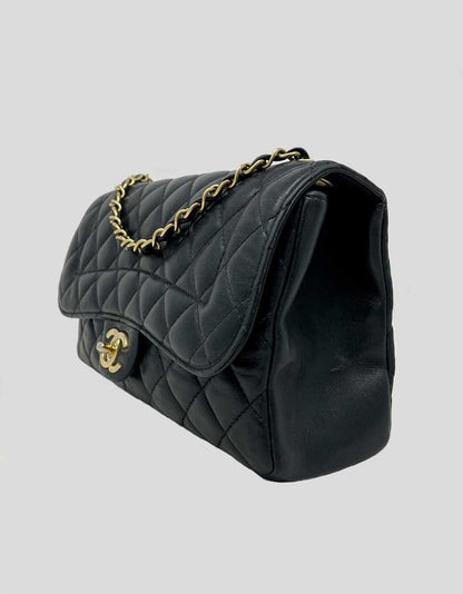 Chanel Medium Single Flap Bag In Black Diamond Quilted Leather Bag