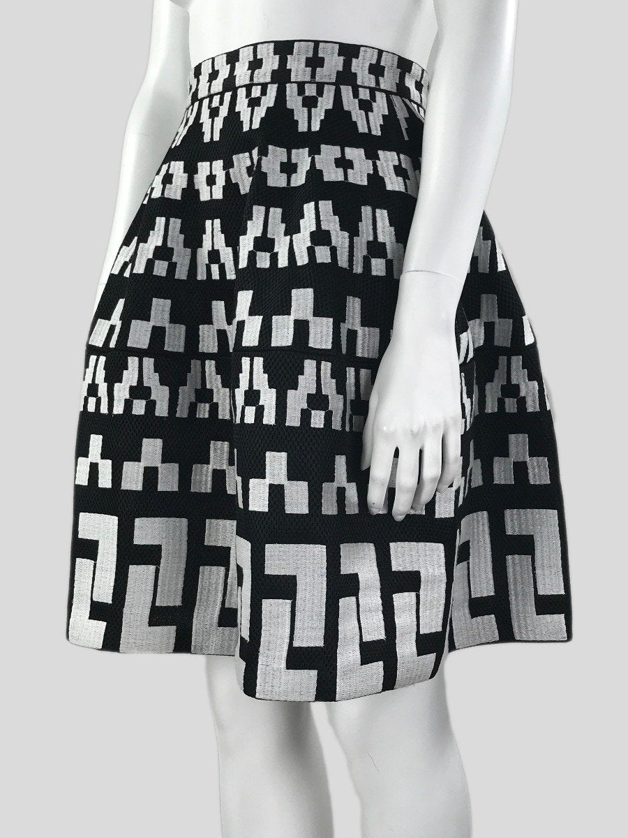 Elliatt Black And White Abstract Print Short Puff Skirt With Net Material Design X-Small