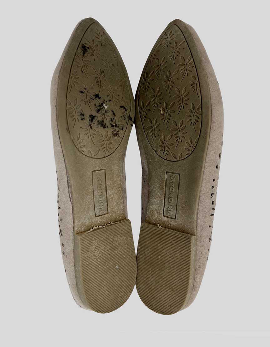 Unionbay grey suede cutout pointed flats 6.5 US LuxAnthropy