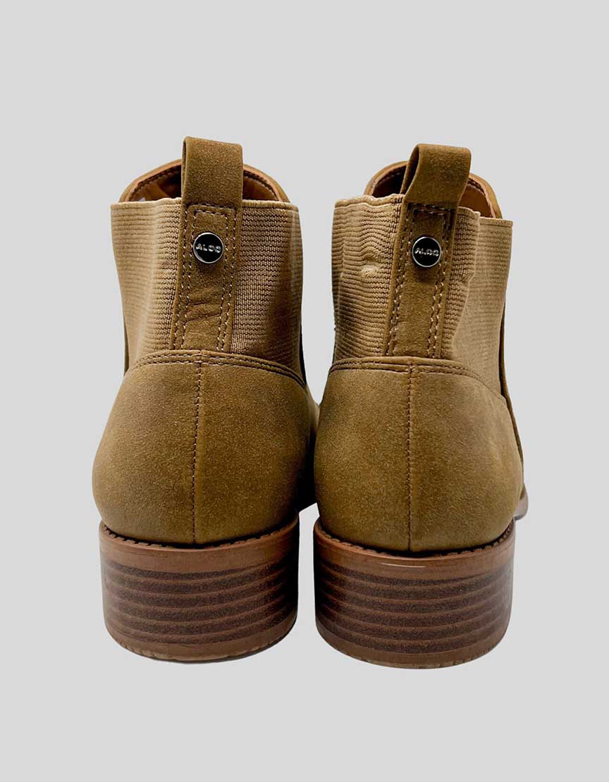 ALDO Chelsea boot in genuine suede - 6 US