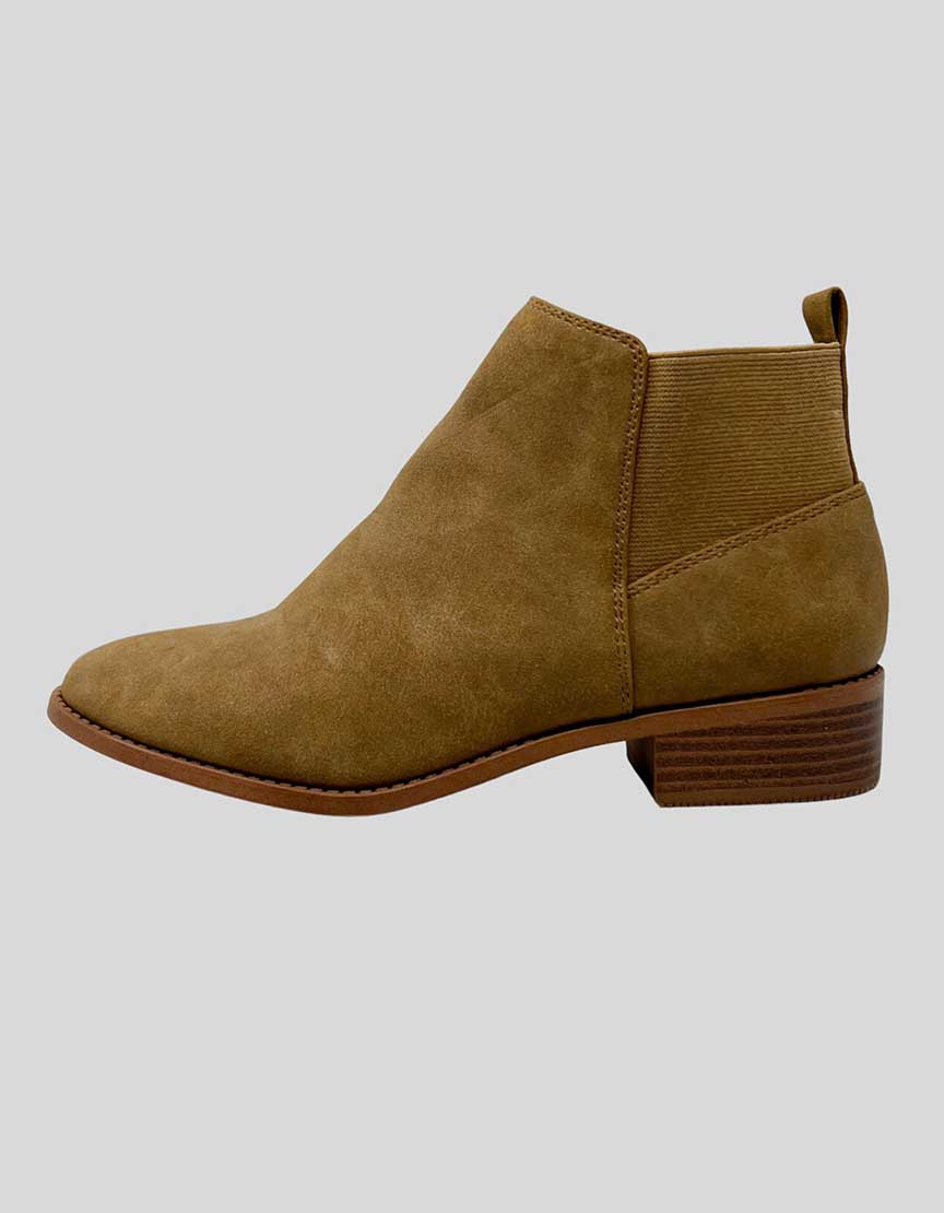 ALDO Chelsea boot in genuine suede - 6 US