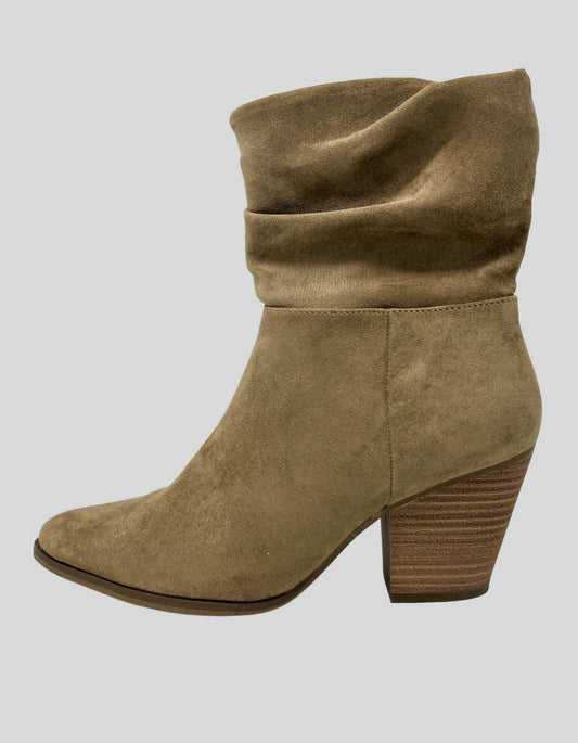 UNIVERSAL THREADS tan suede slouchy mid-calf boots - 9.5 US