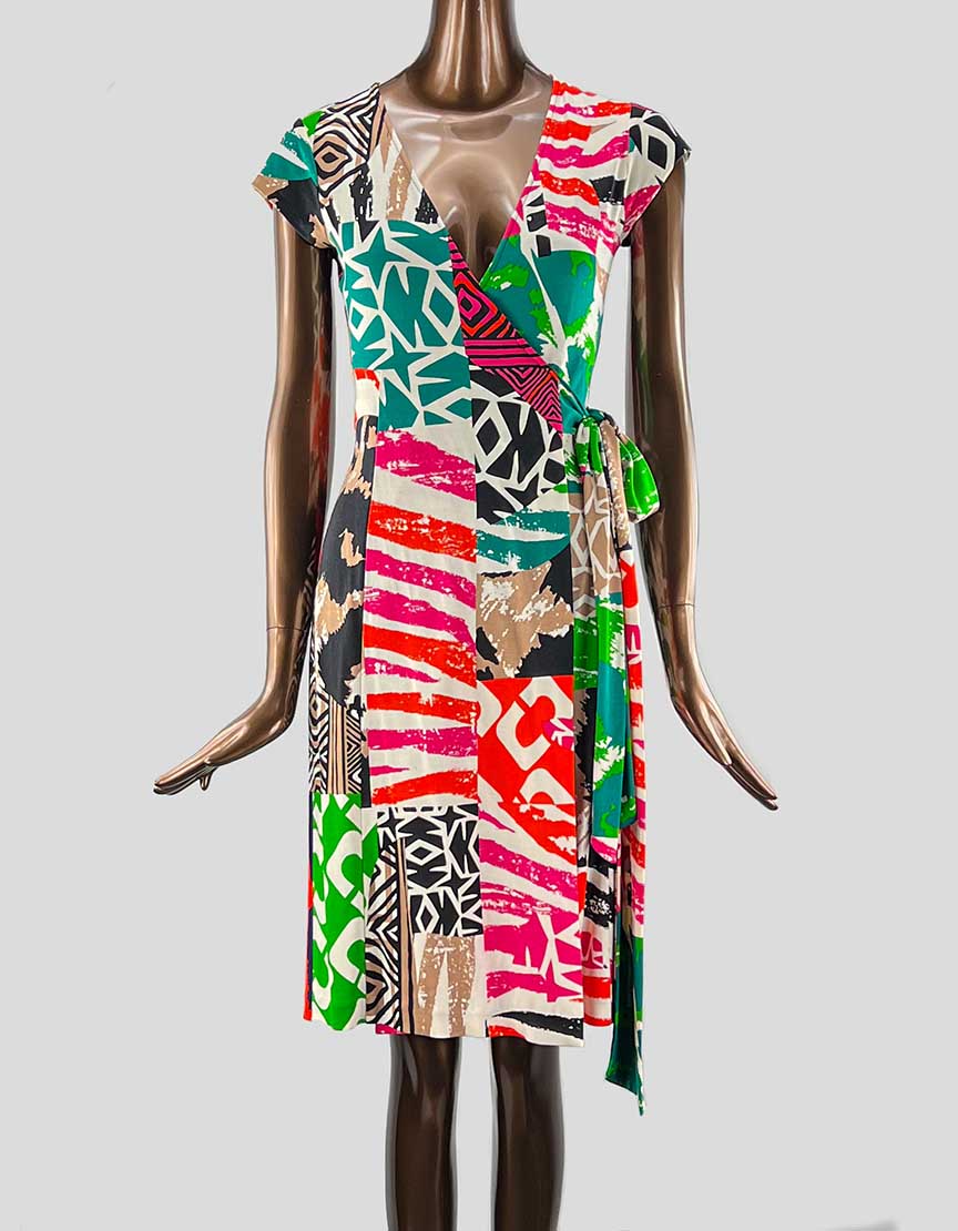 Diane von Furstenberg Wrap Dress Knee-Length Size: 2 US