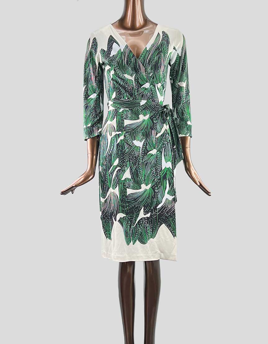 Diane von Furstenberg V-Neck Wrap Dress - 4 US