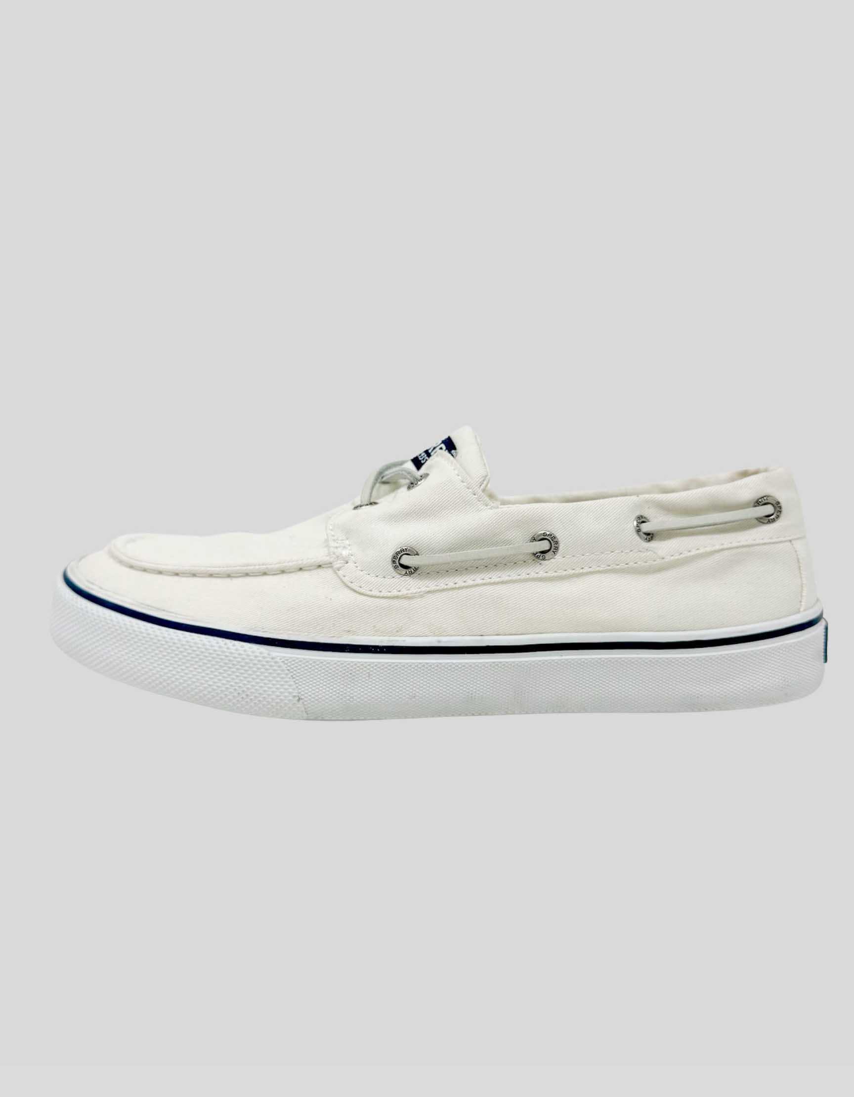 SPERRY Bahama II Sneaker in cream. Vulcanized Sneaker Boat Shoes - Unisex