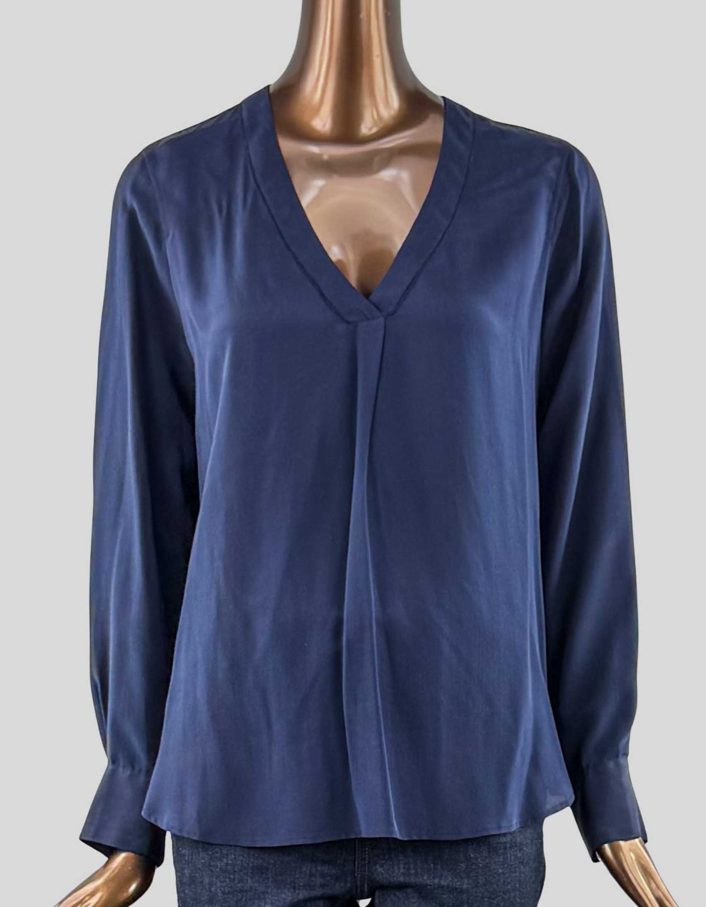  J.CREW classic v-neck silk blouse. Long sleeve with two-button closure cuffs. Single pleat at V-neck. Dotted detail at neckline. 