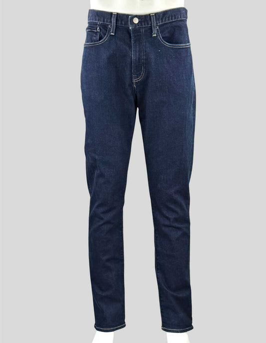 GAP 5-pocket jeans in dark wash. Sthletic slim. Straight leg. 