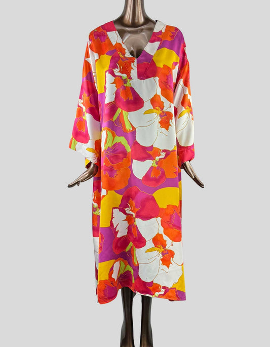 NATORI V-Neck Caftan. 3/4 sleeve, side slits, oversized fit. Can be worn as a dress with heels or as a casual house dress.
