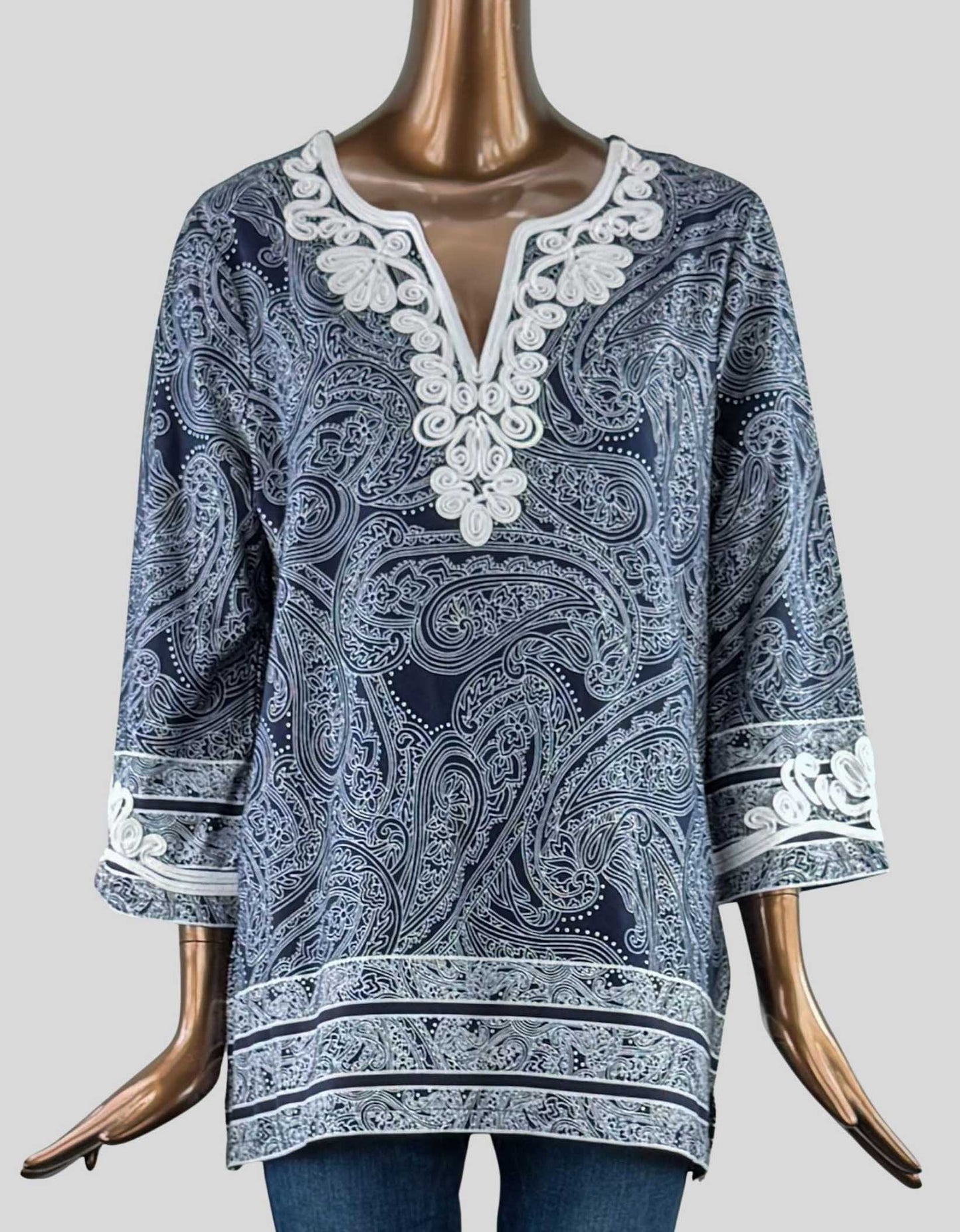 JONES NEW YORK Tunic. Blue and white design with V-neck. White detail design at neck and arms. Three-quarter length sleeves. 