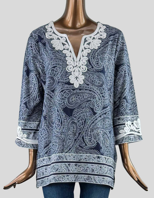 JONES NEW YORK Tunic. Blue and white design with V-neck. White detail design at neck and arms. Three-quarter length sleeves. 