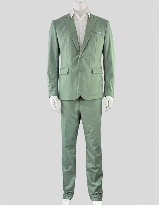 UNIGLO olive green single-breasted suit. Single-button jacket with notched collar. Flat front pants. Open hem.
