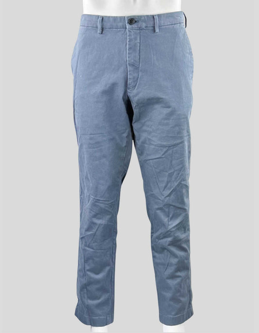 UNIGLO flat front chinos in faded grey with pockets. Double besom back pockets. 