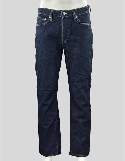 Levi's 514 5-pocket jeans, featuring a straight-leg fit. Dark wash.