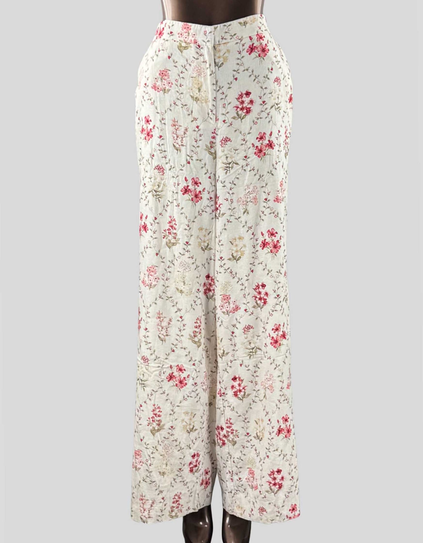 EVER NEW Wide Leg Pants. Relaxed Fit. High-rise waist. Functional front pockets. Back welts. Zip front hook fastening. Lined.