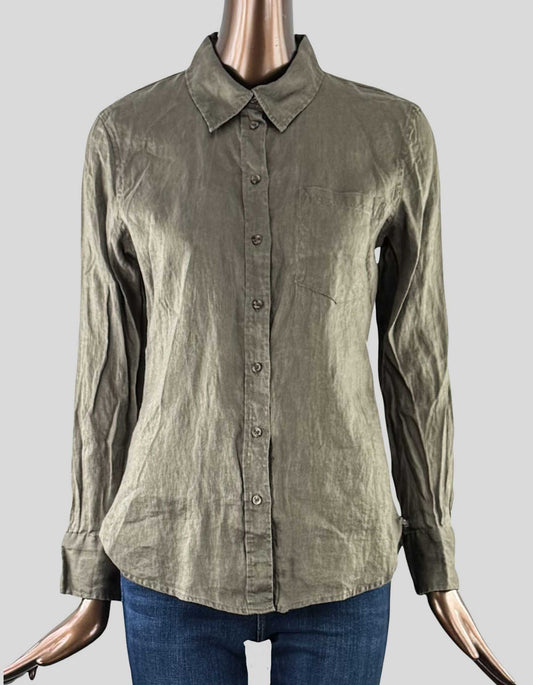 H&M Linen Shirt in army green. Collar, buttons at front, an open chest pocket, and a double-layered yoke at back with box pleat. Long sleeves with button at cuffs. Rounded hem.