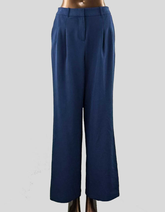 WHITE HOUSE BLACK MARKET Wide Leg Pants in navy blue. Relaxed fit. High Rise. Full length. No lining Invisible side zipper. Slant pockets + back welt pockets.