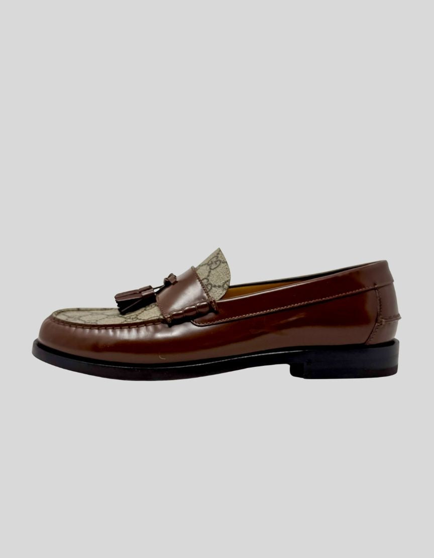GUCCI GG Supreme Canvas and Leather Tassel Loafers in Beige/Brown. Iconic GG Supreme canvas upper with brown leather trim. Double leather tassel detail at vamp. Moc-toe stitching. 