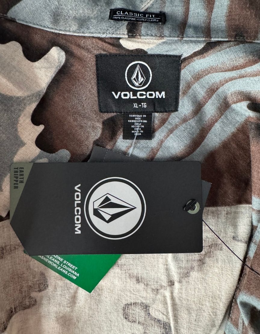 VOLCOM Printed Button-Up Shirt w/ Tags - X-Large
